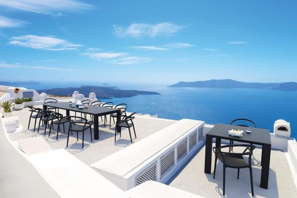 Table de terrasse professionnelle : l'élégance au service des pros